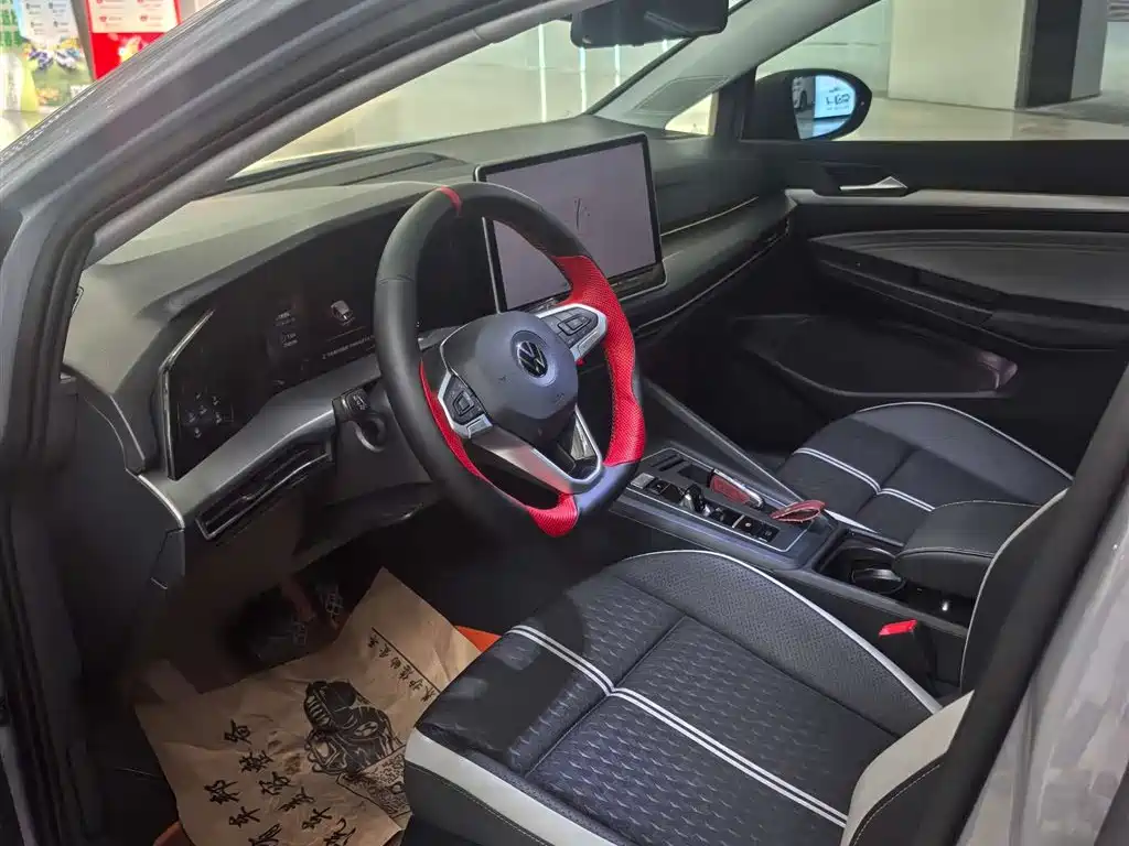 Golf 2025 300TSI Pro купить на сайте DeffCars
