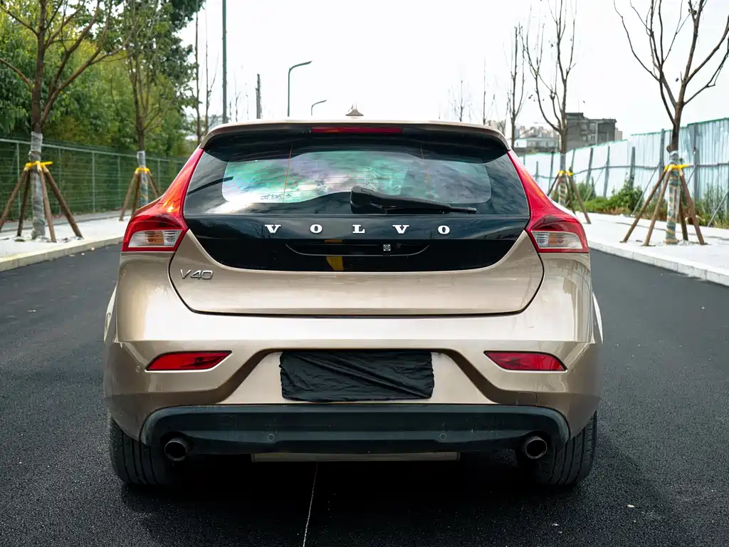 Volvo V40 2015 1.6T Zhiyi Edition купить на сайте DeffCars