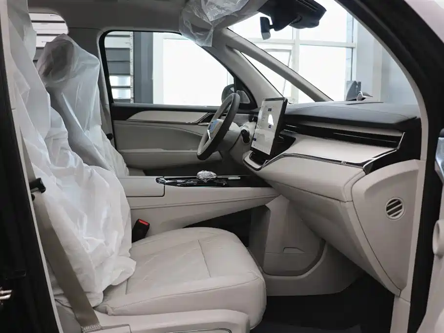 Volvo EM90 2025 Ultra six-seater купить на сайте DeffCars