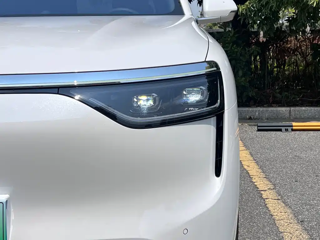 Wenjie M8 2025 extended range Max+ version 53.4kWh 5-seater version купить на сайте DeffCars