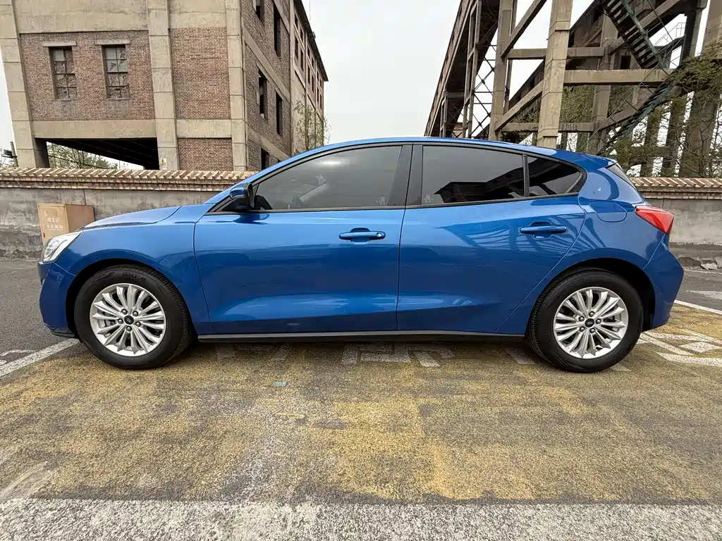 Focus 2019 Hatchback EcoBoost 180 Automatic NeochaEDGE купить на сайте DeffCars