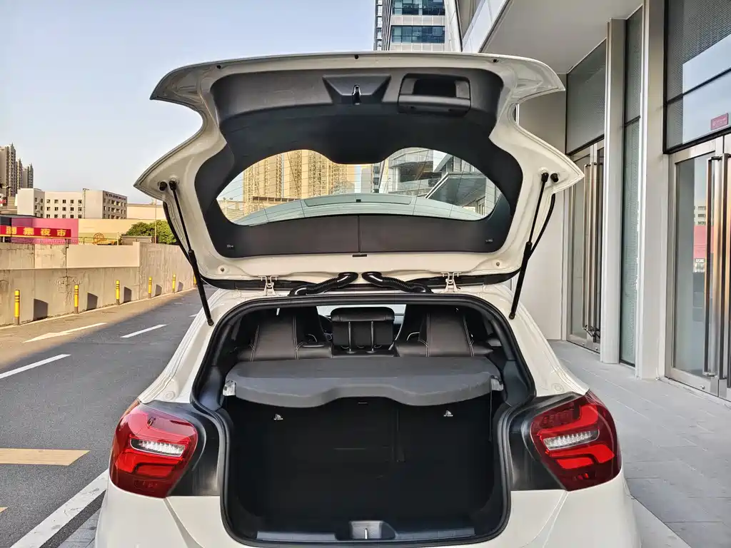 Mercedes-Benz A-Class Imported 2016 A 200 Dynamic купить на сайте DeffCars