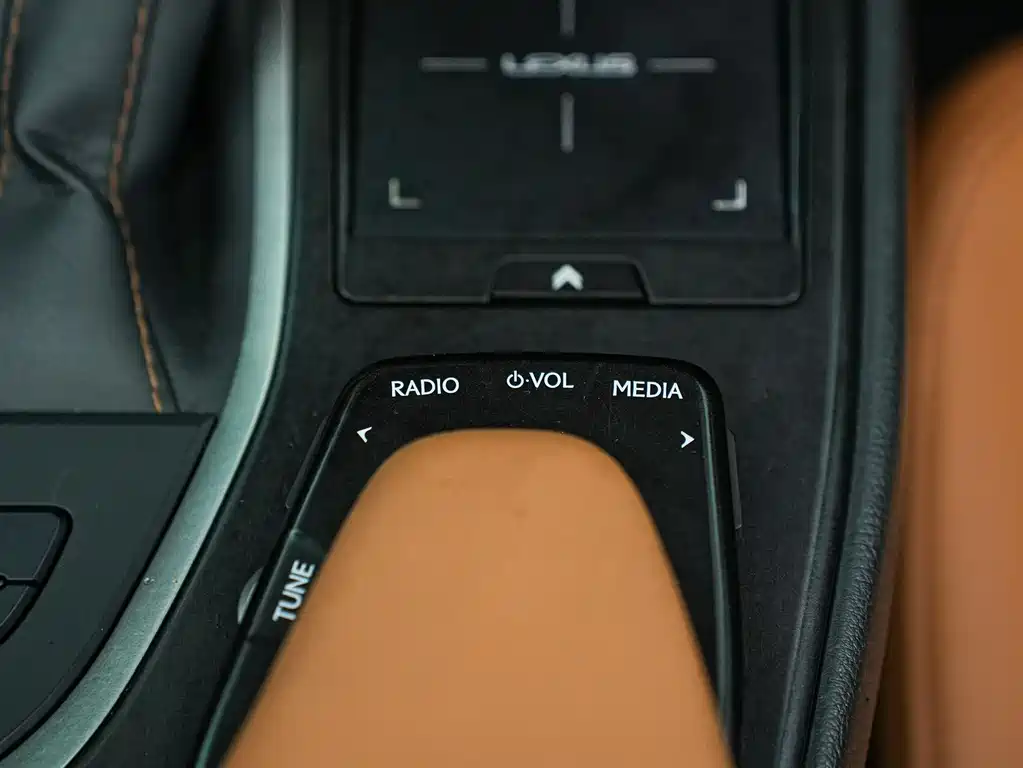 Lexus UX 2020 260h Discovery Edition National V купить на сайте DeffCars