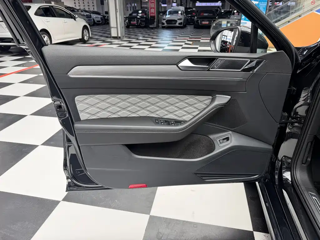 Magotan 2023 2 million commemorative edition 280TSI DSG leading model купить на сайте DeffCars