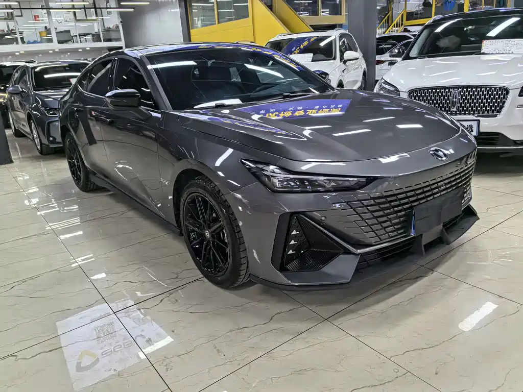 Changan UNI-V 2023 1.5T premium model купить на сайте DeffCars