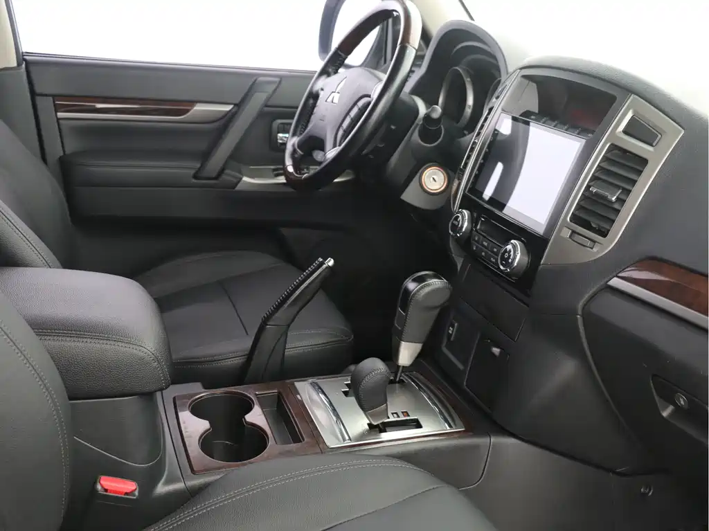 Pajero imported 2020 3.0L automatic luxury off-road version купить на сайте DeffCars