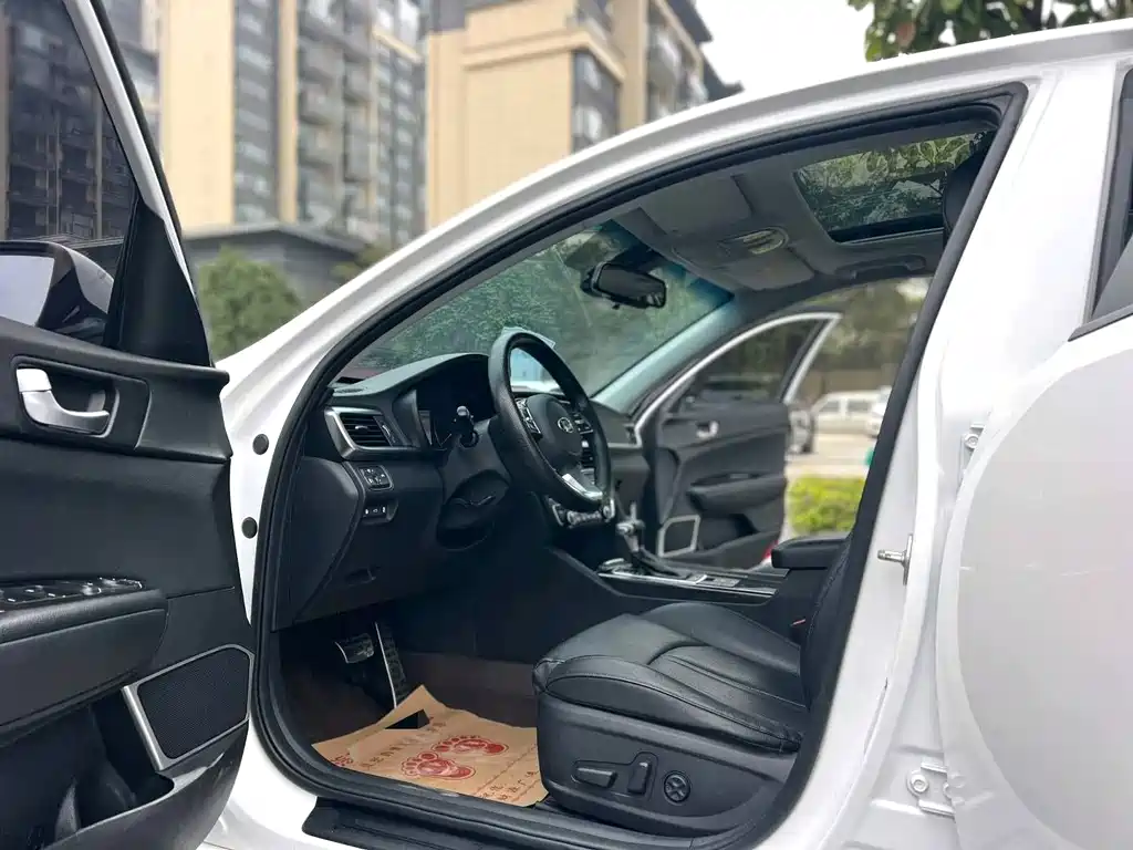 Kia K5 2019 Pro 2.0L Automatic Deluxe Edition National VI купить на сайте DeffCars