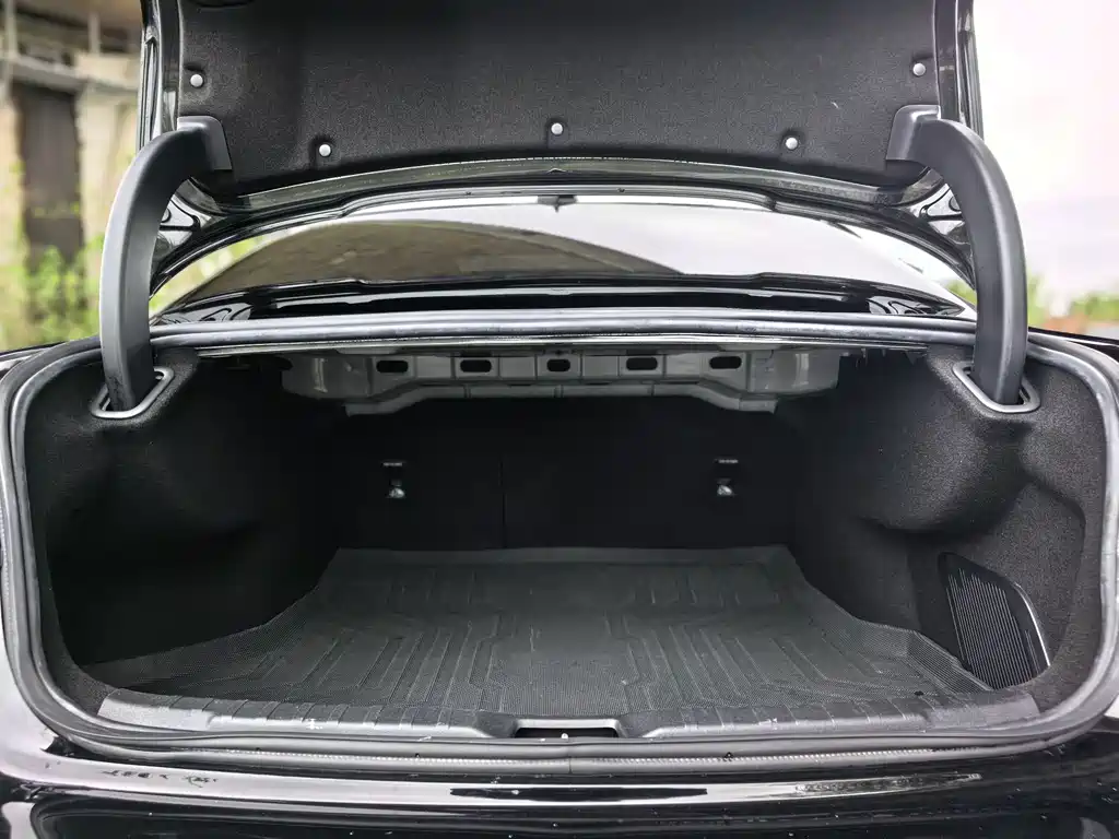 Lynk & Co 03 2022 2.0TD DCT Pro купить на сайте DeffCars