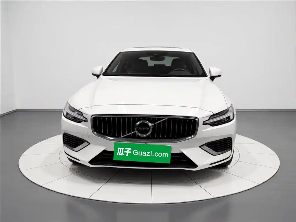 Volvo S60 plug-in hybrid 2021 T8 E-drive hybrid four-wheel drive Zhiyi luxury version купить на сайте DeffCars