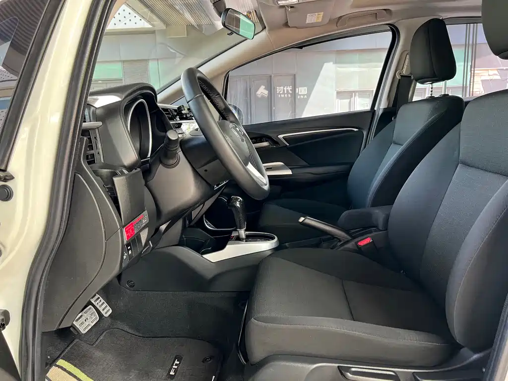 Fit 2018 1.5L CVT Comfort Sunroof Edition купить на сайте DeffCars