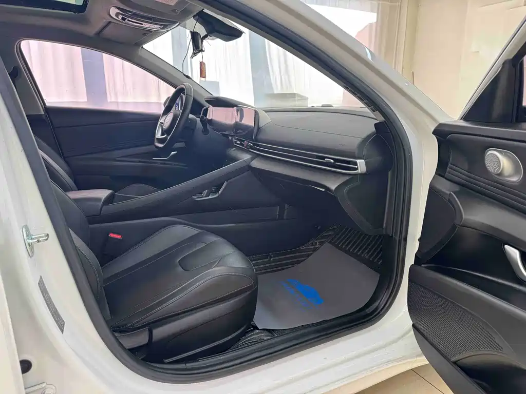 Elantra 2022 1.5L CVT LUX Premium Edition купить на сайте DeffCars