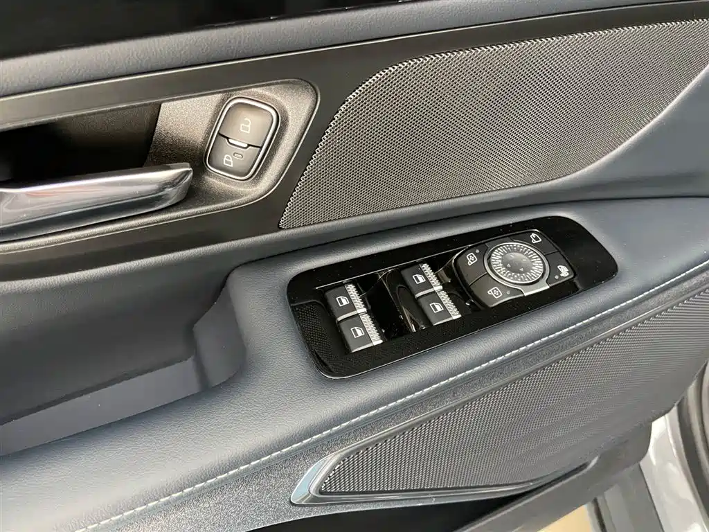 Voyager 2023 2.0T four-wheel drive premium version купить на сайте DeffCars