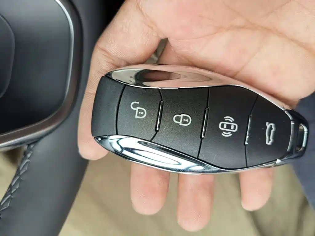 Hongqi H5 2025 2.0T automatic Qichang version купить на сайте DeffCars