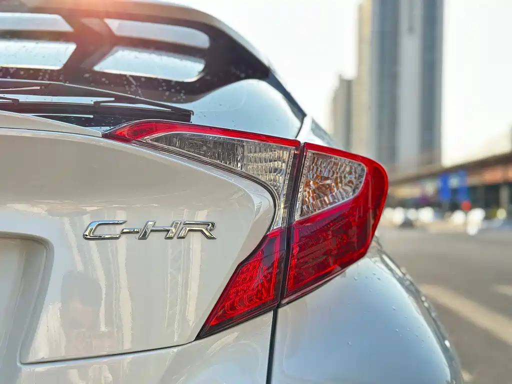 Toyota C-HR 2020 2.0L Leading Edition купить на сайте DeffCars