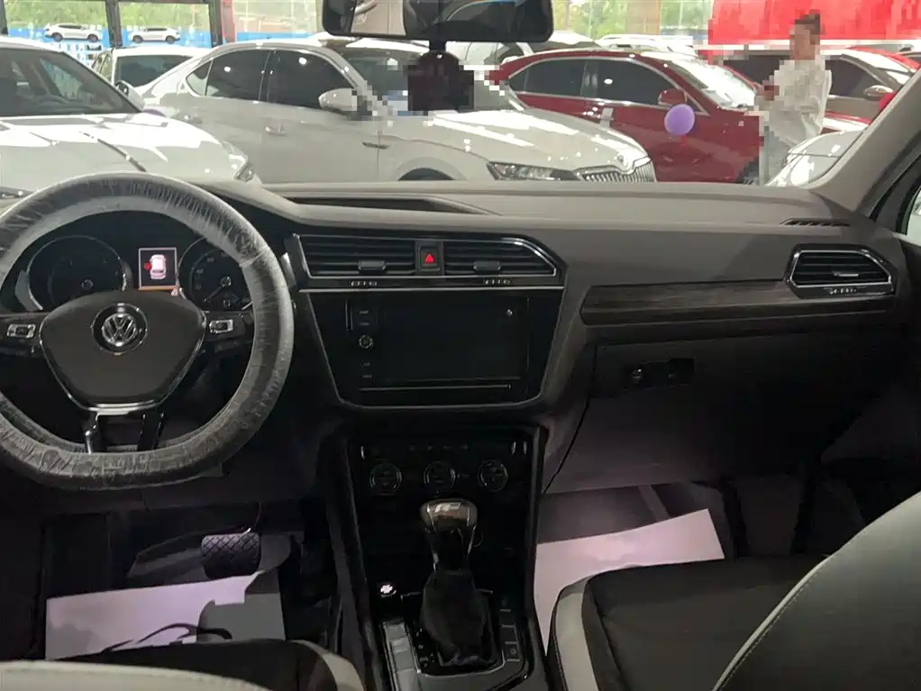 Tiguan L 2019 280TSI automatic two-wheel drive panoramic comfort version National V купить на сайте DeffCars