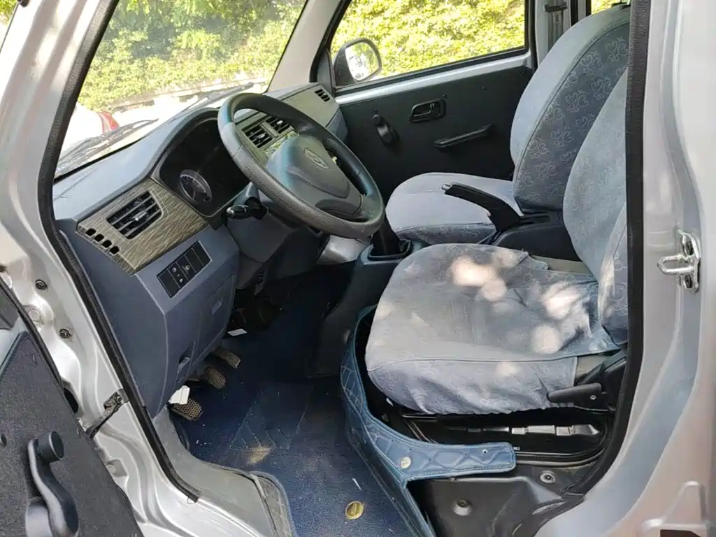Hiace X30 2023 model 1.5L super luxury van 2/5 seats non-air conditioning version SWC15M купить на сайте DeffCars