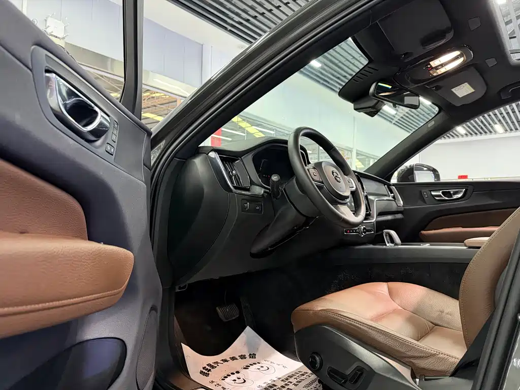 Volvo XC60 2022 B5 four-wheel drive Zhiyi Luxury Edition купить на сайте DeffCars