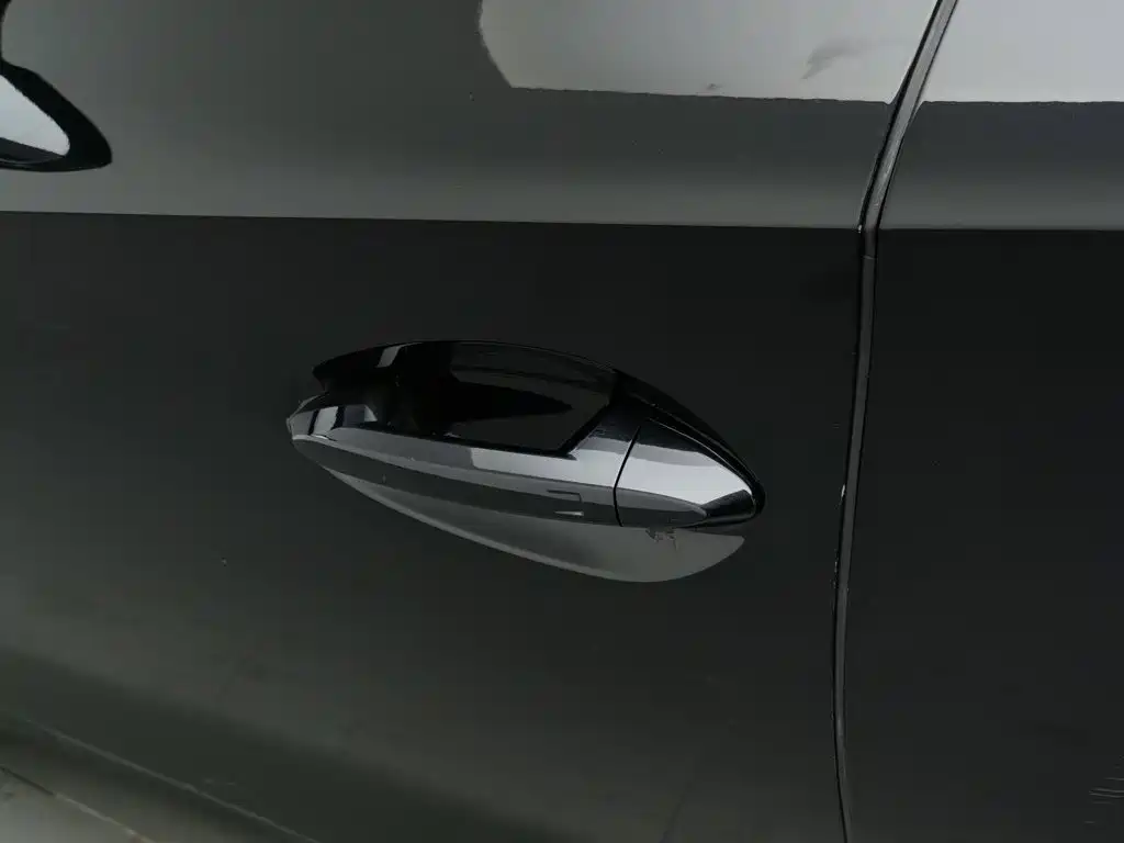 Hongqi E-QM5 2022 431km Charging Enjoyment Edition купить на сайте DeffCars