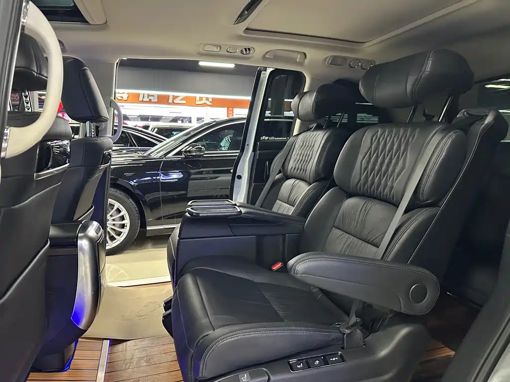 Alison 2024 2.0L e:HEV Deluxe Edition купить на сайте DeffCars