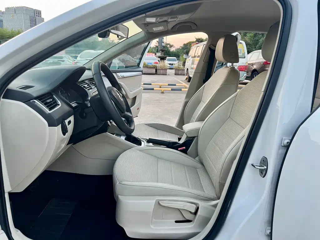 Octavia 2015 1.6L automatic Yijie version купить на сайте DeffCars