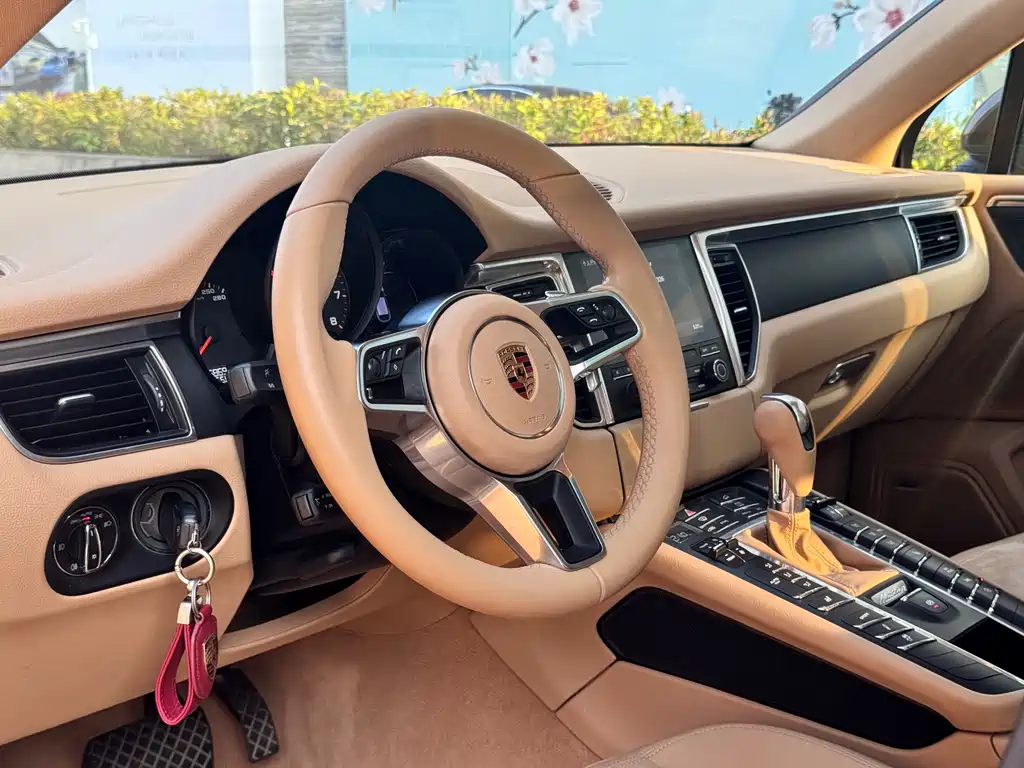 Macan 2017 Macan 2.0T купить на сайте DeffCars