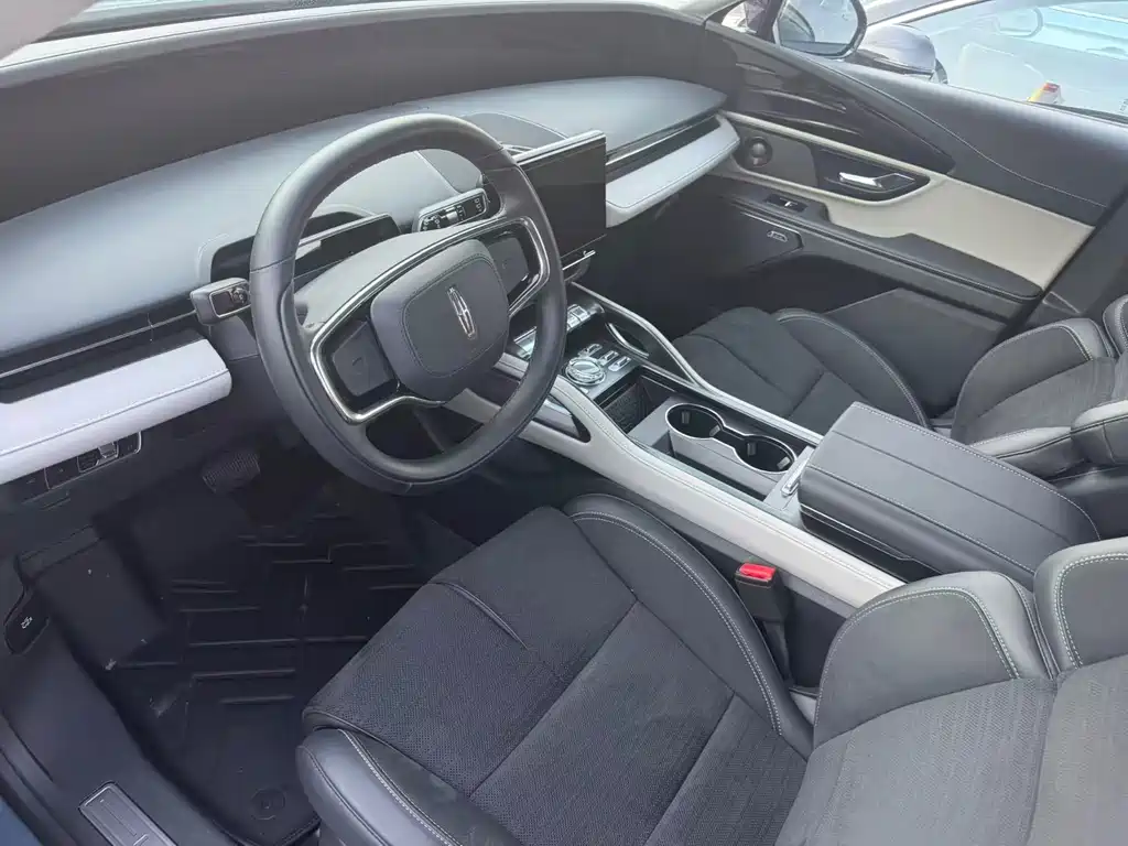 Voyager 2025 2.0T four-wheel drive Zunrui hybrid version купить на сайте DeffCars