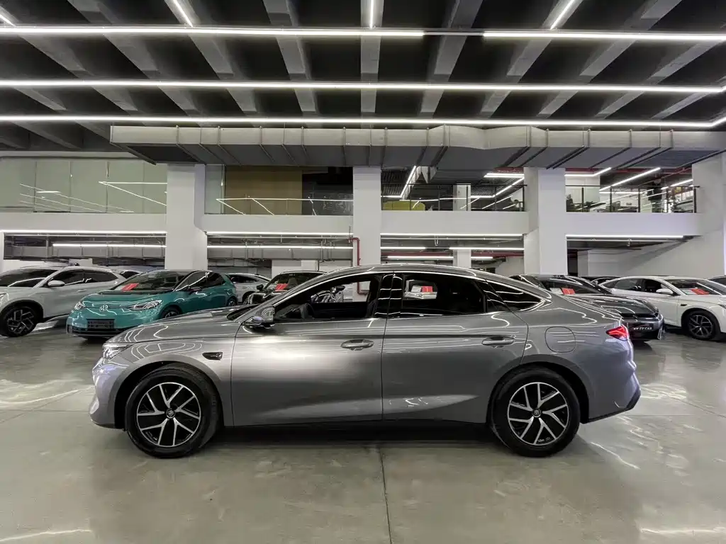 Qin L 2025 DM-i Smart Driving Edition 120KM Transcendent Type купить на сайте DeffCars