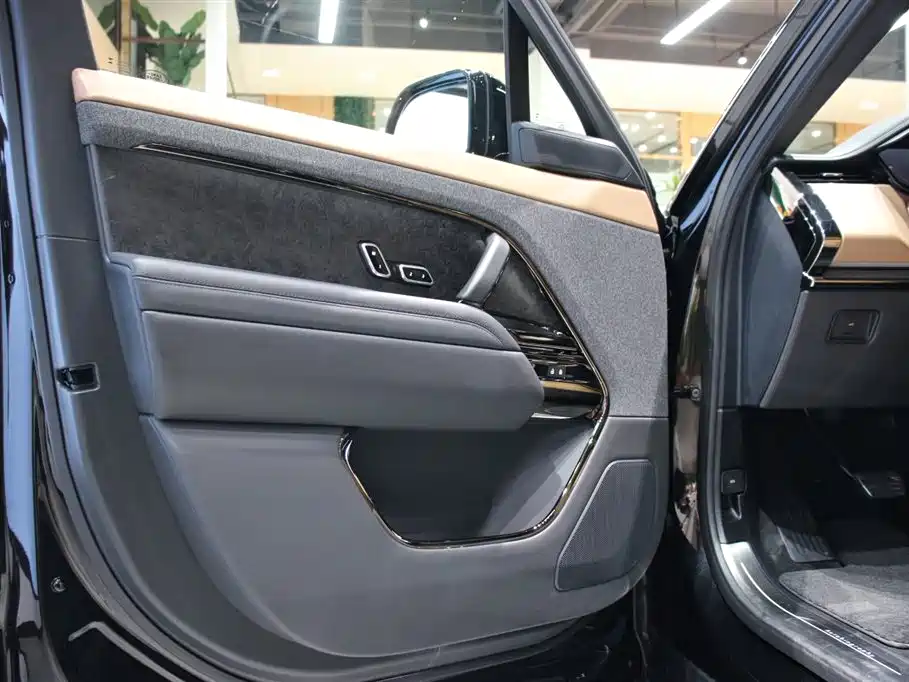 Range Rover Sport 2024 400PS Model Edition купить на сайте DeffCars