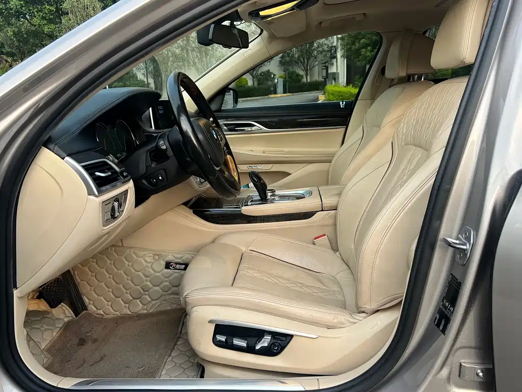BMW 7 Series 2016 730Li Luxury купить на сайте DeffCars