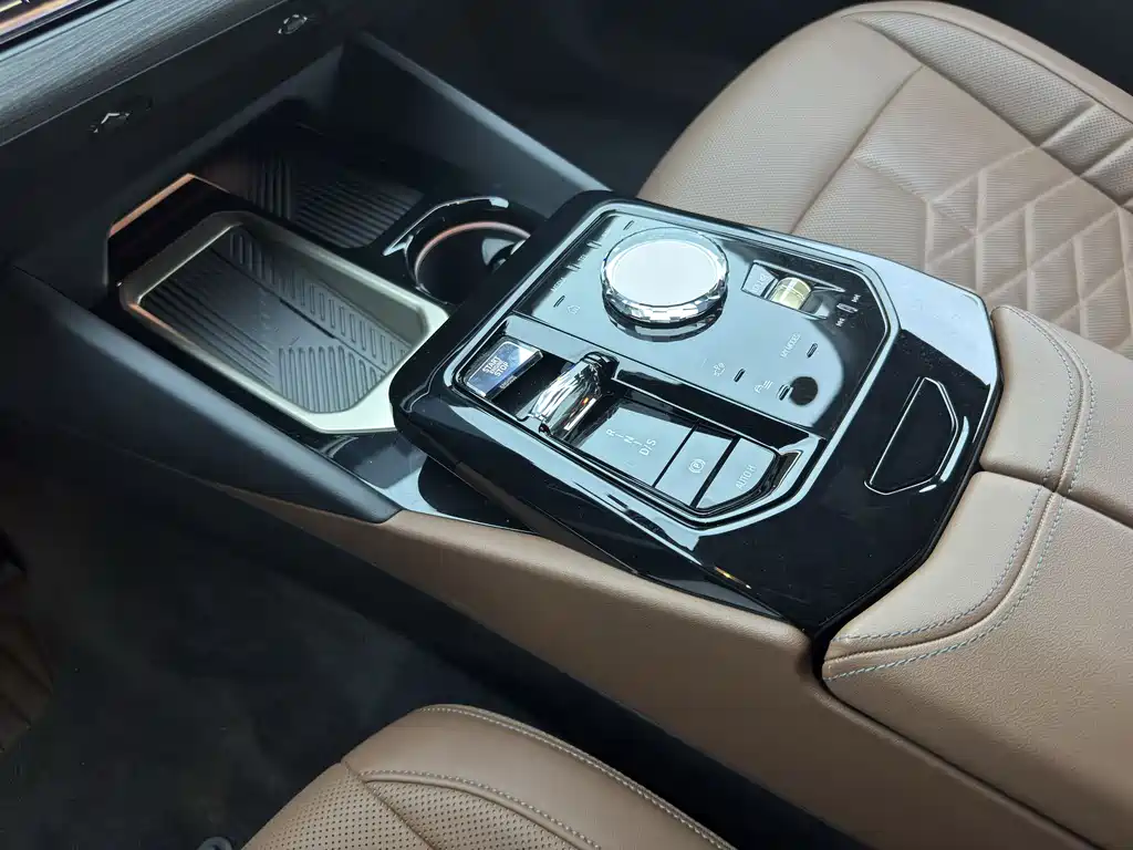 BMW 5 Series 2024 530Li Exclusive M Sports Package купить на сайте DeffCars