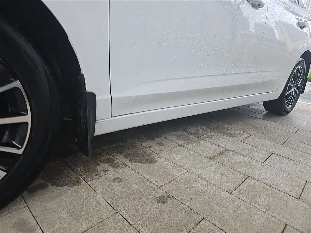 Roewe i5 2021 1.5L CVT Platinum Edition купить на сайте DeffCars