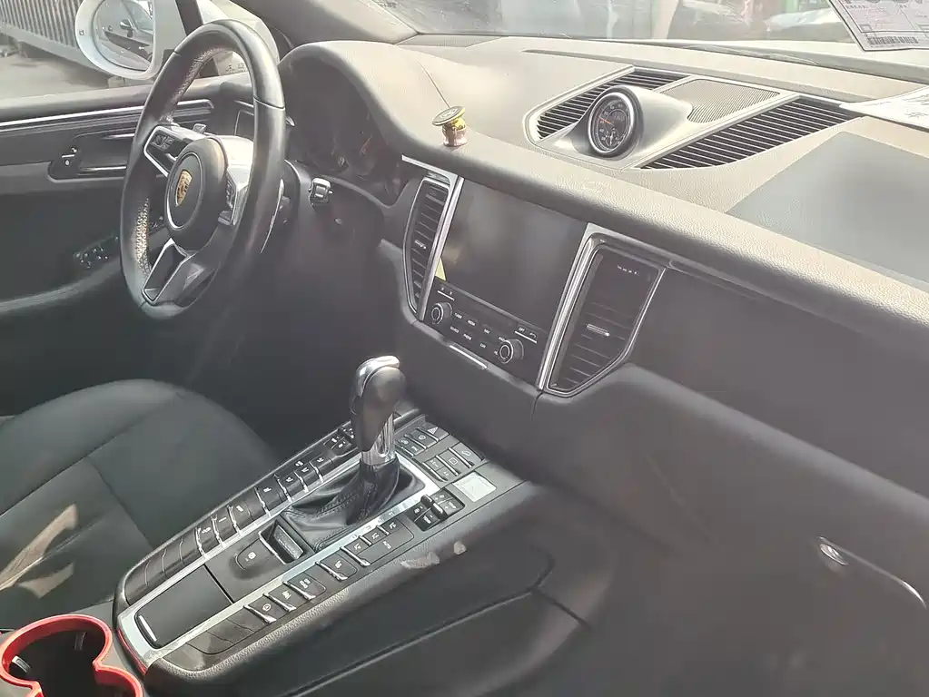Macan 2016 Macan 2.0T купить на сайте DeffCars