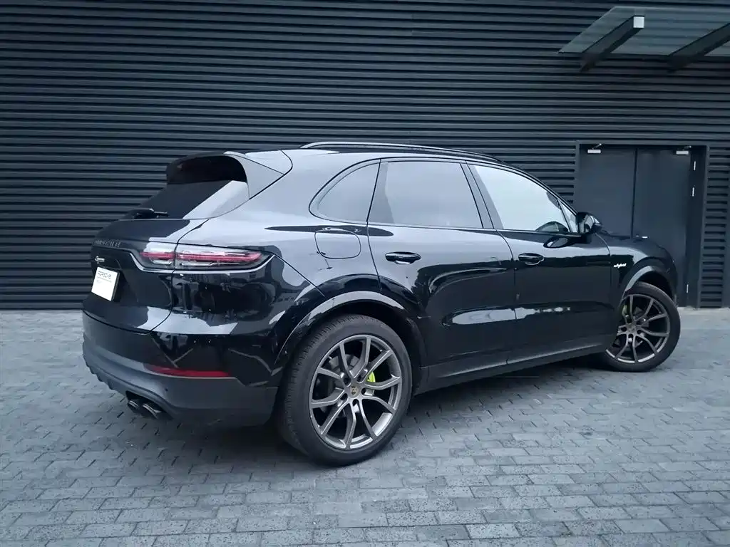 Cayenne New Energy 2023 Cayenne E-Hybrid 2.0T купить на сайте DeffCars