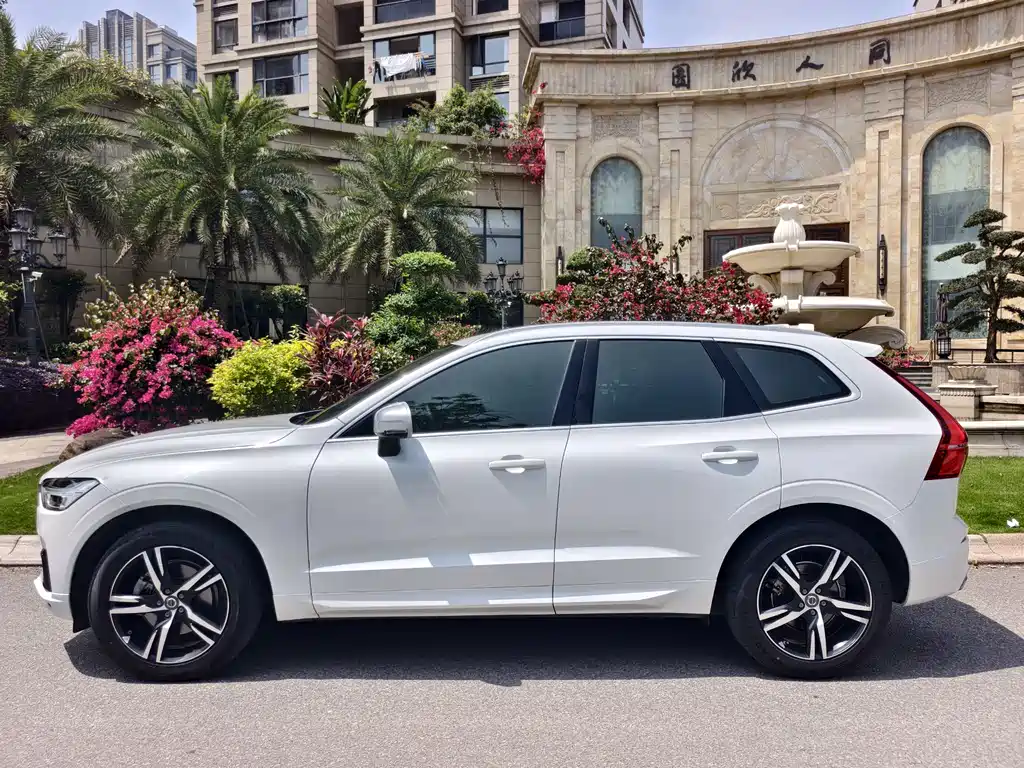 Volvo XC60 2019 T5 4WD Zhiyuan Sport Edition National VI купить на сайте DeffCars