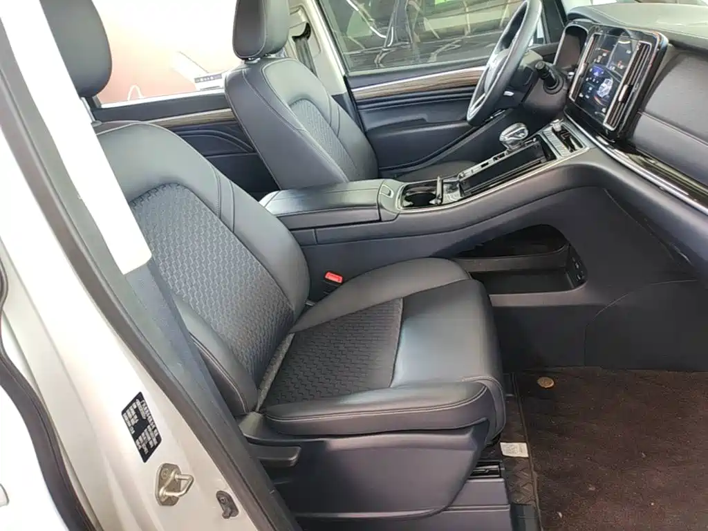 M8 2023 Leadership Series 390T Deluxe Edition купить на сайте DeffCars