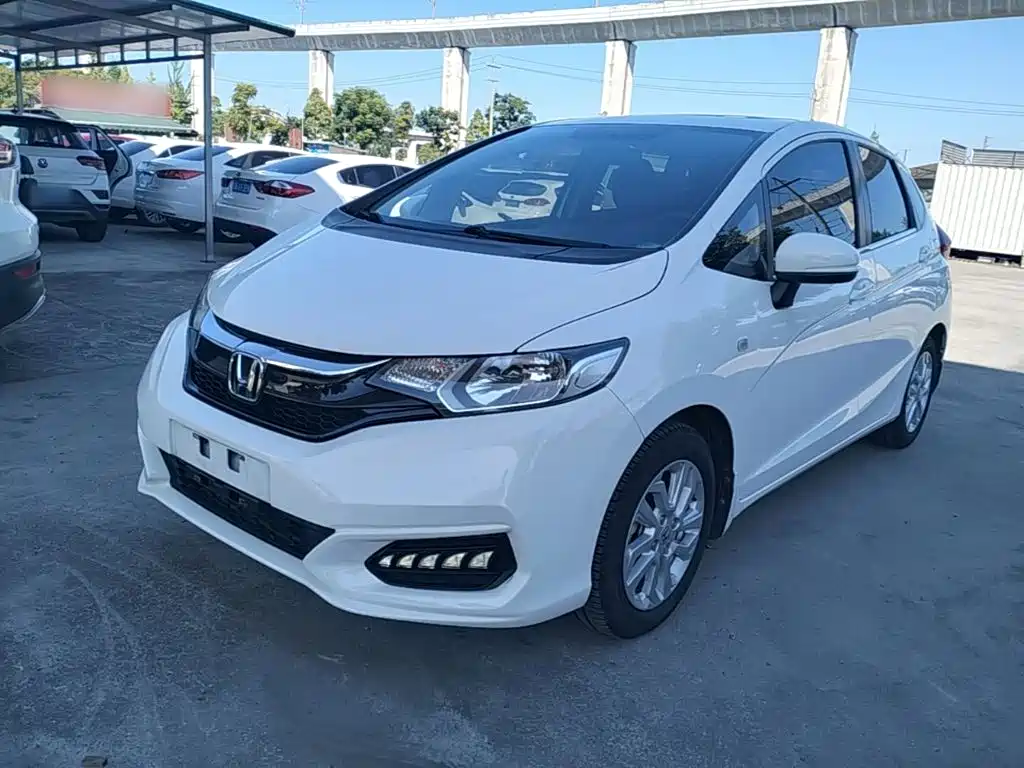 Fit 2018 1.5L CVT comfort sunroof version купить на сайте DeffCars