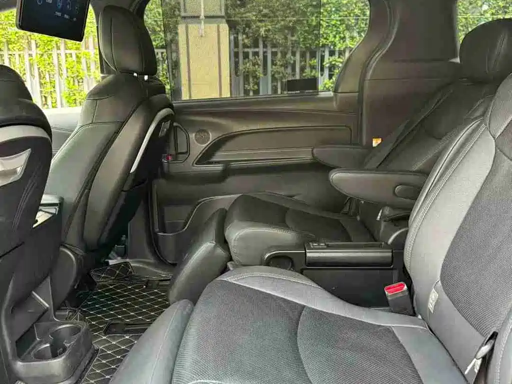 SIENNA 2021 2.5L Hybrid Premium Edition купить на сайте DeffCars