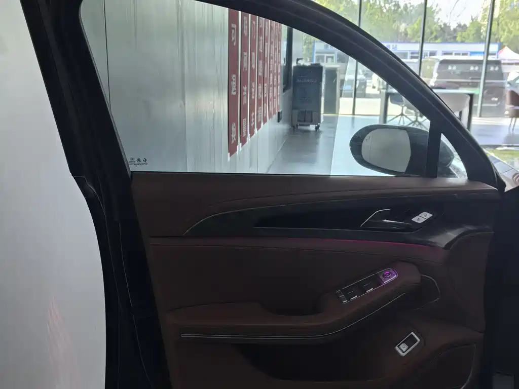 Hongqi H9 2023 2.0T Zhilian Flagship Edition купить на сайте DeffCars