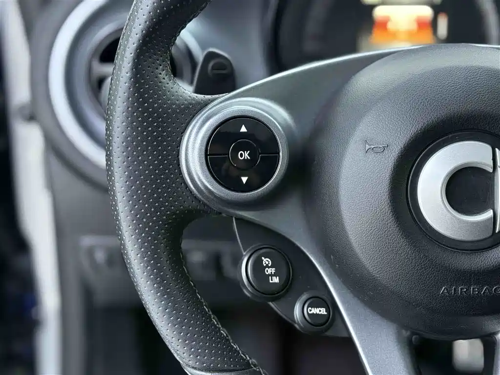 smart fortwo 2018 0.9T 66kW hard top version National V купить на сайте DeffCars