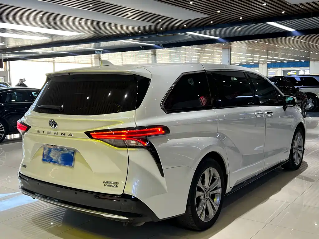 SIENNA 2023 2.5L Hybrid Premium Edition купить на сайте DeffCars