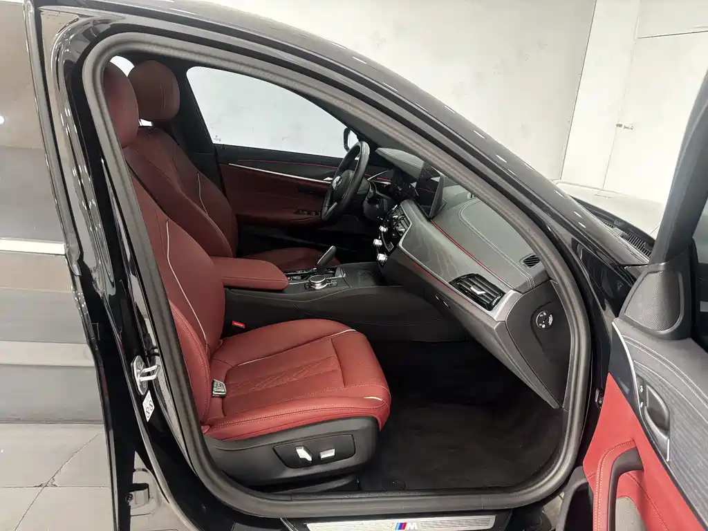 BMW 5 Series New Energy 2022 Model 2 535Le M Sports Package купить на сайте DeffCars