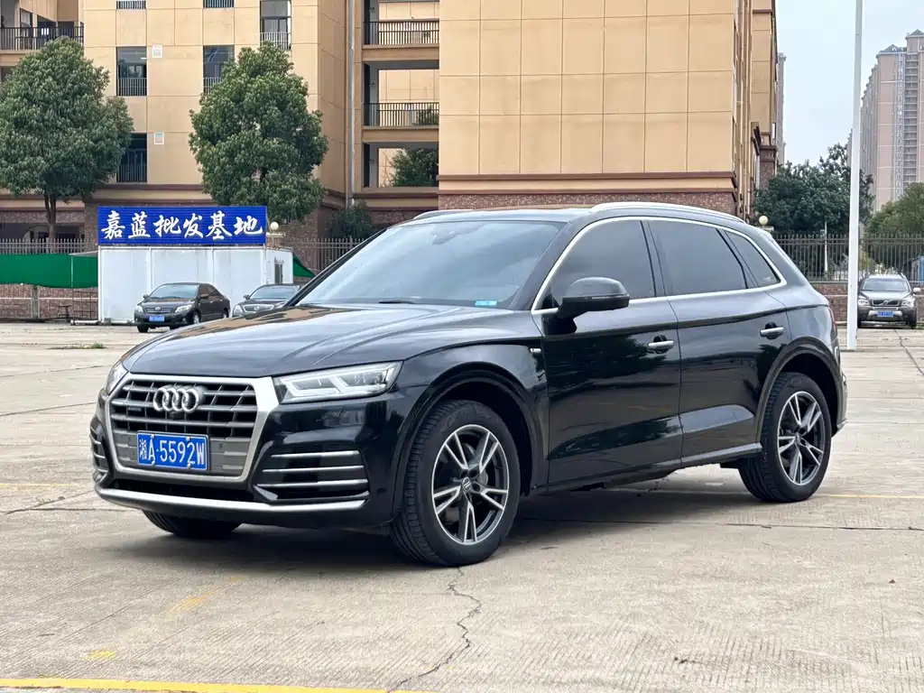 Audi Q5L 2020 40 TFSI enjoys fashionable style купить на сайте DeffCars