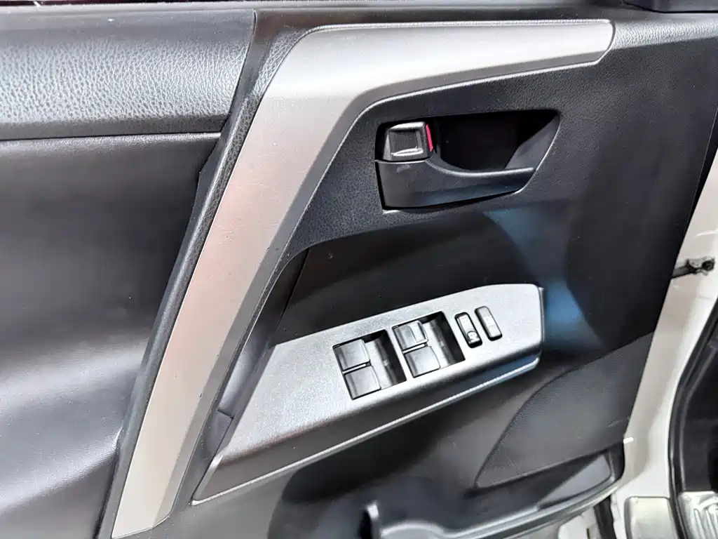 RAV4 Rongfang 2018 2.5L automatic four-wheel drive Elite i version купить на сайте DeffCars