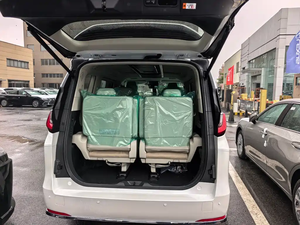 Lexus LM 2025 500h six-seater premium version купить на сайте DeffCars
