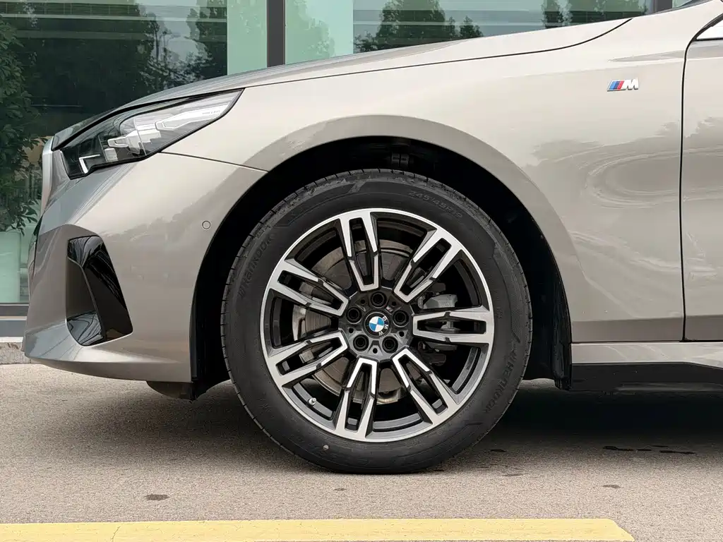 BMW 5 Series 2024 525Li M Sports Package купить на сайте DeffCars