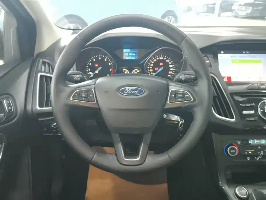 Focus 2018 hatchback classic EcoBoost 125 automatic super stylish smart mobility version купить на сайте DeffCars