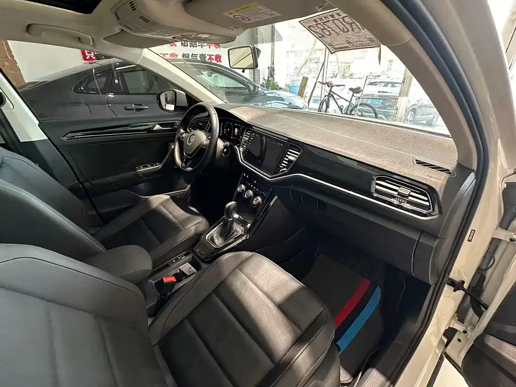 T-ROC 2021 280TSI DSG two-wheel drive comfortable and connected 30th anniversary commemorative edition купить на сайте DeffCars