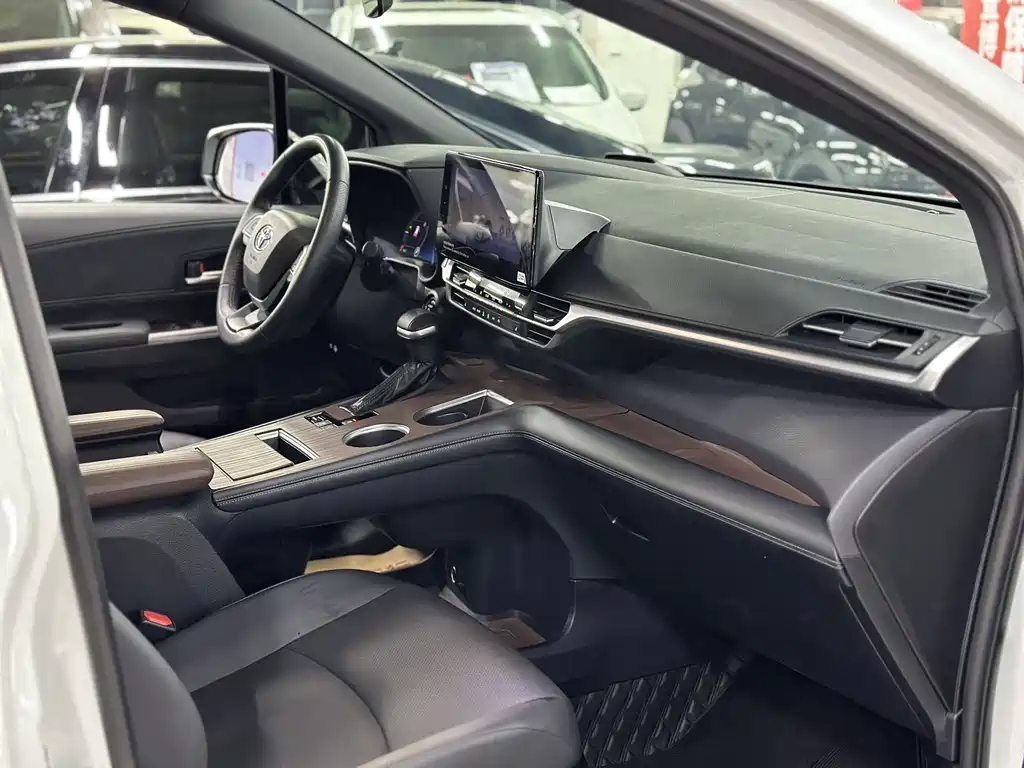 Grevia 2024 2.5L hybrid premium PLUS four-wheel drive version купить на сайте DeffCars