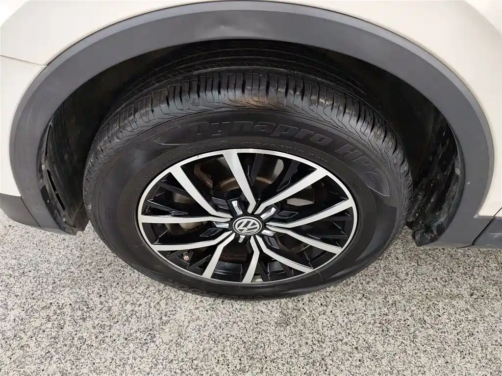 Tiguan L 2017 330TSI automatic two-wheel drive comfort version купить на сайте DeffCars
