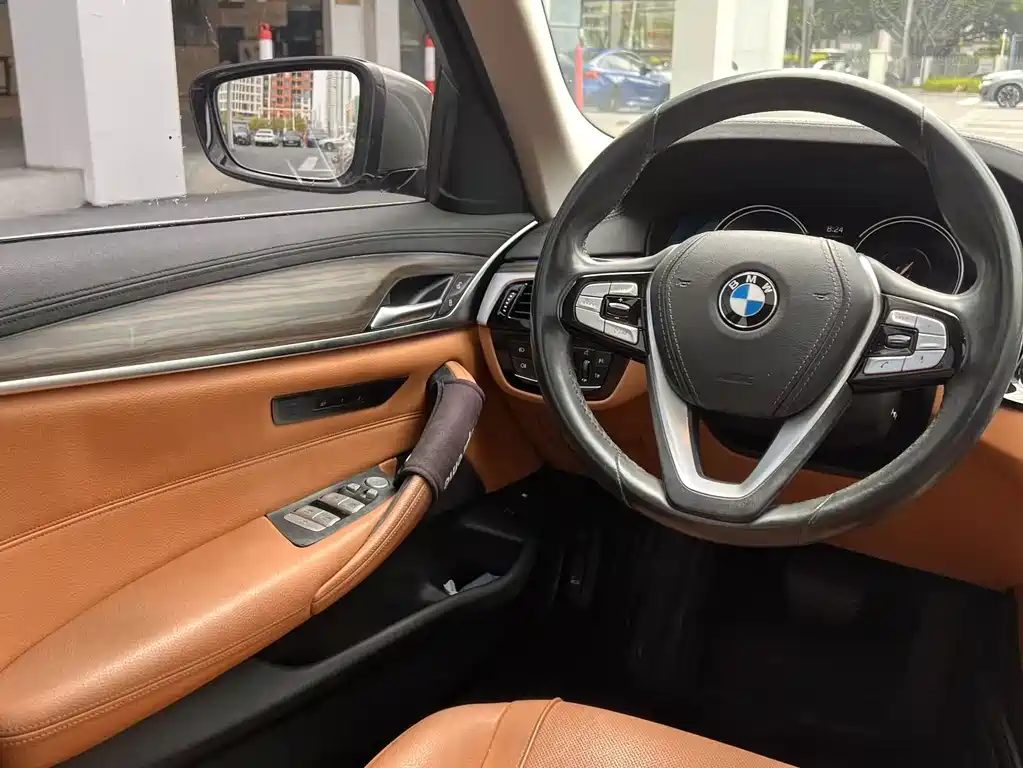 BMW 5 Series New Energy 2018 530Le Luxury Package купить на сайте DeffCars